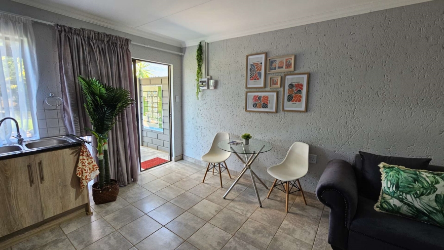 To Let 1 Bedroom Property for Rent in Melodie North West